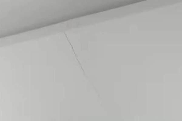 石膏板造型吊頂，有效預(yù)防墻面裝修成品開(kāi)裂有哪些措施?